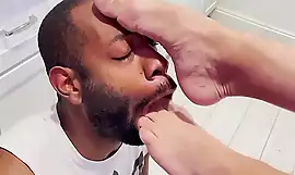 Sexy Cesar gets a warm and sticky facial after toe sucking
