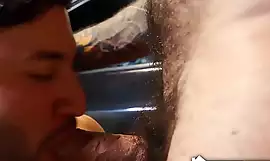 Kinky posinak Scott DeMarc duboko grlo debeo pucajući kurac