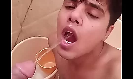 Indiano foda filme gay escravo curtindo mijo banho