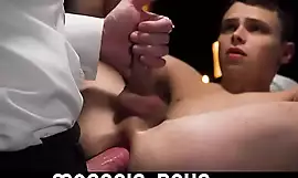 Twink vigoroso penetrado por monstercock bareback closeup hd MASONIC-BOYS pornô